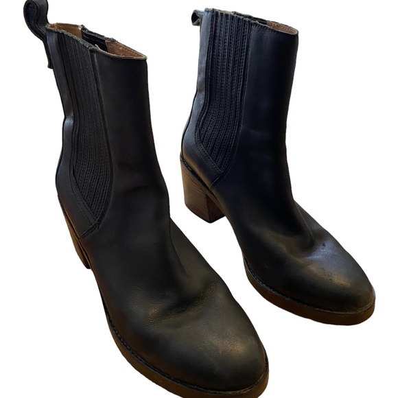 UGG BLACK LEATHER HEELED PULL ON BOOTS SZ 9.5 - Picture 5 of 8